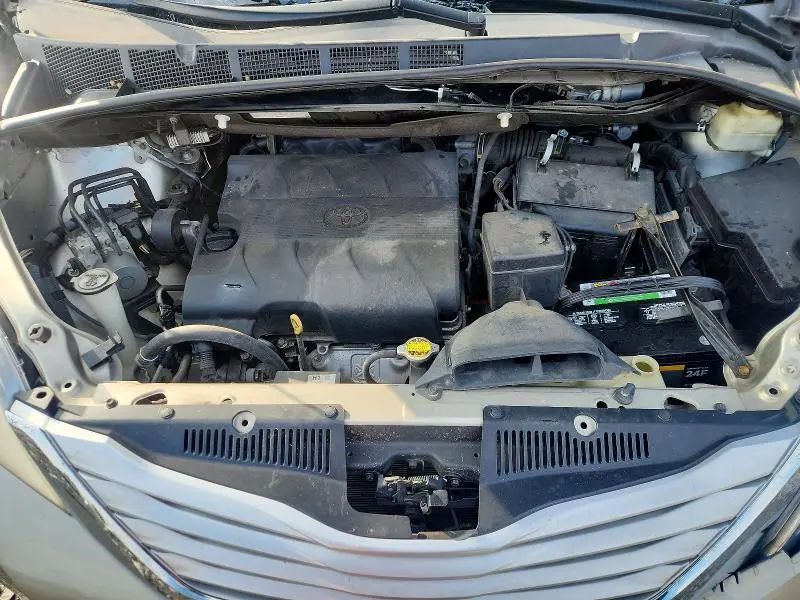 2016 TOYOTA SIENNA XLE  