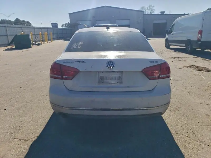 2015 VOLKSWAGEN PASSAT SE  