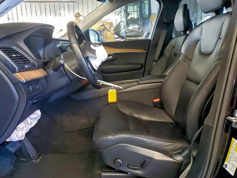 2021 VOLVO XC90 T6 MOMENTUM  