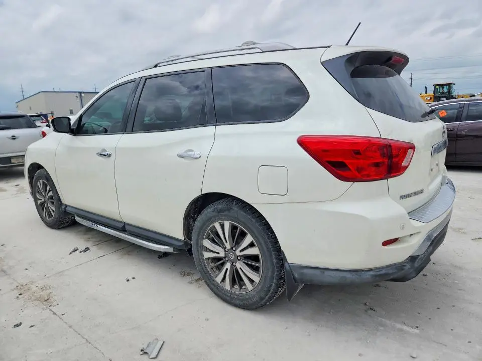 2018 NISSAN PATHFINDER SV  