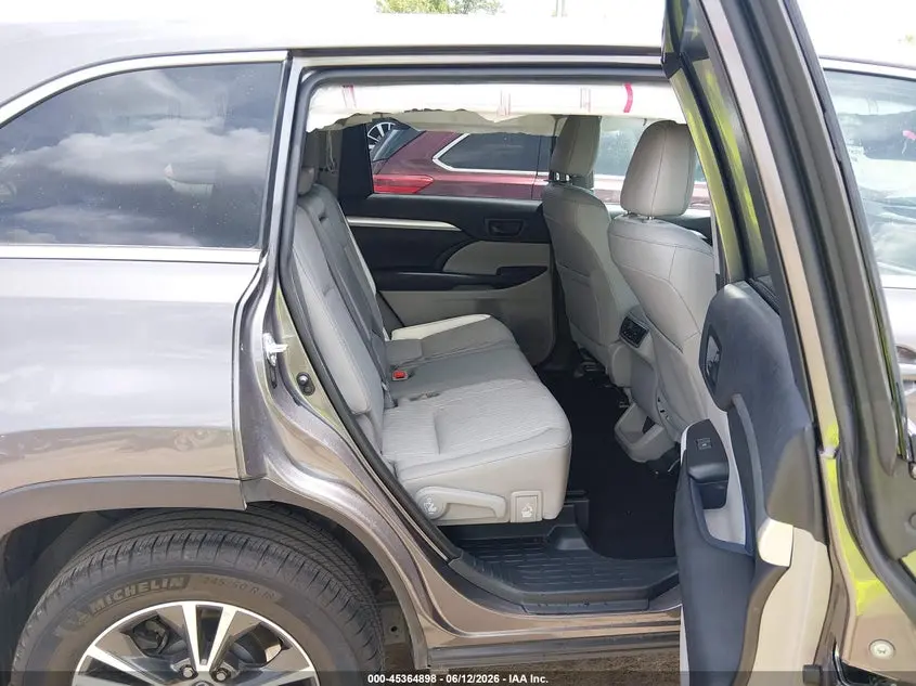 2019 TOYOTA HIGHLANDER LE PLUS