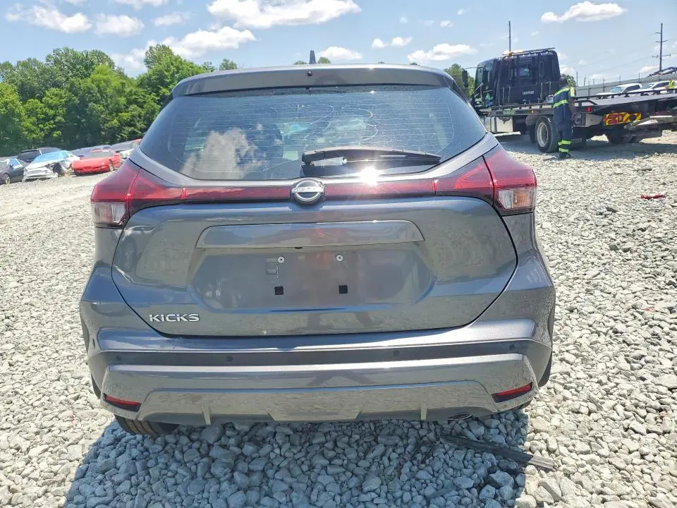 2022 NISSAN KICKS S  