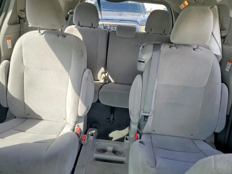 2019 TOYOTA SIENNA LE 8-PASSENGER  