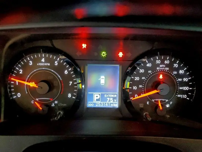 2015 TOYOTA SIENNA LE 8-PASSENGER  