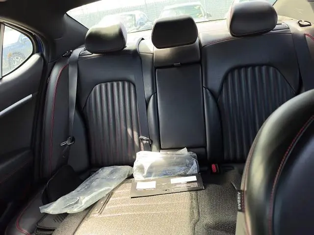 2025 GENESIS G70 2.5T SPORT PRESTIGE  