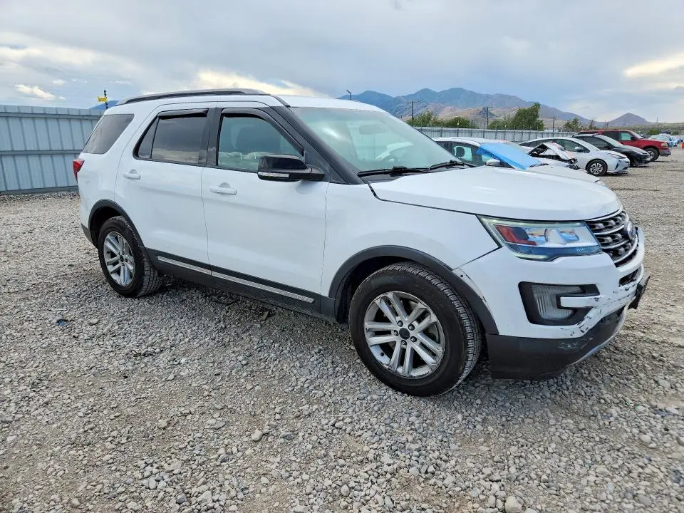 2017 FORD EXPLORER XLT  