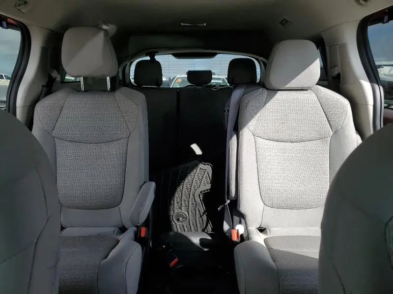2022 TOYOTA SIENNA LE  