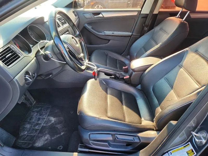 2017 VOLKSWAGEN JETTA SE  