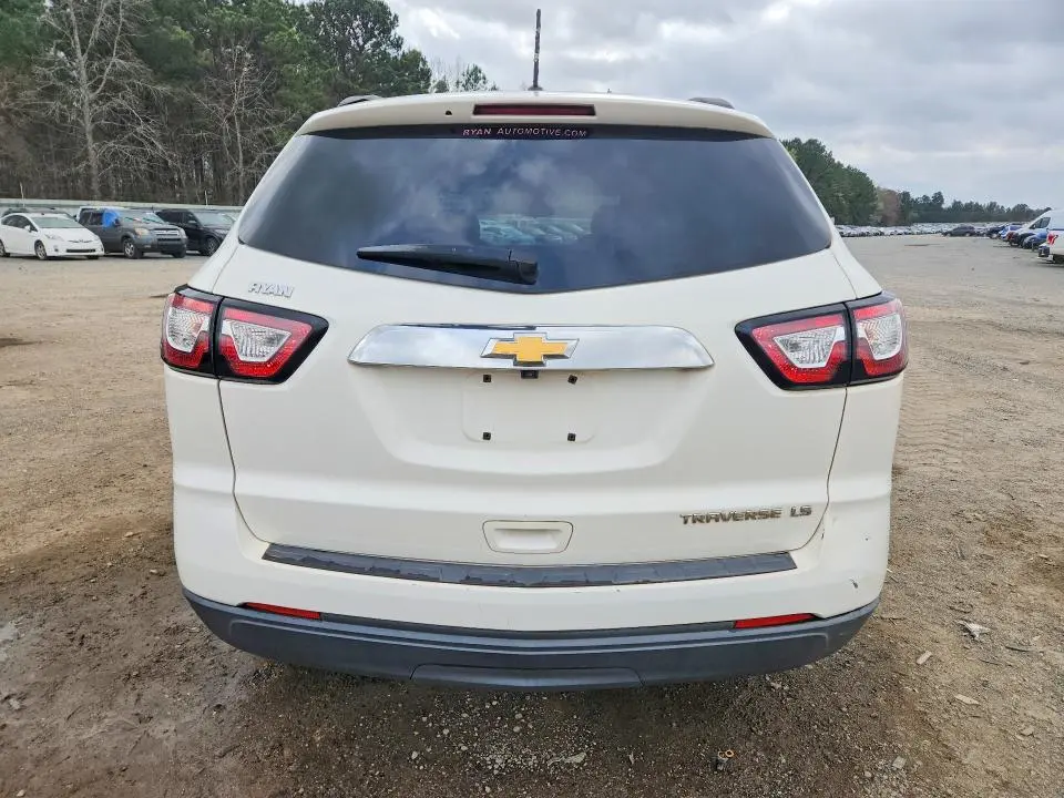 2014 CHEVROLET TRAVERSE LS  