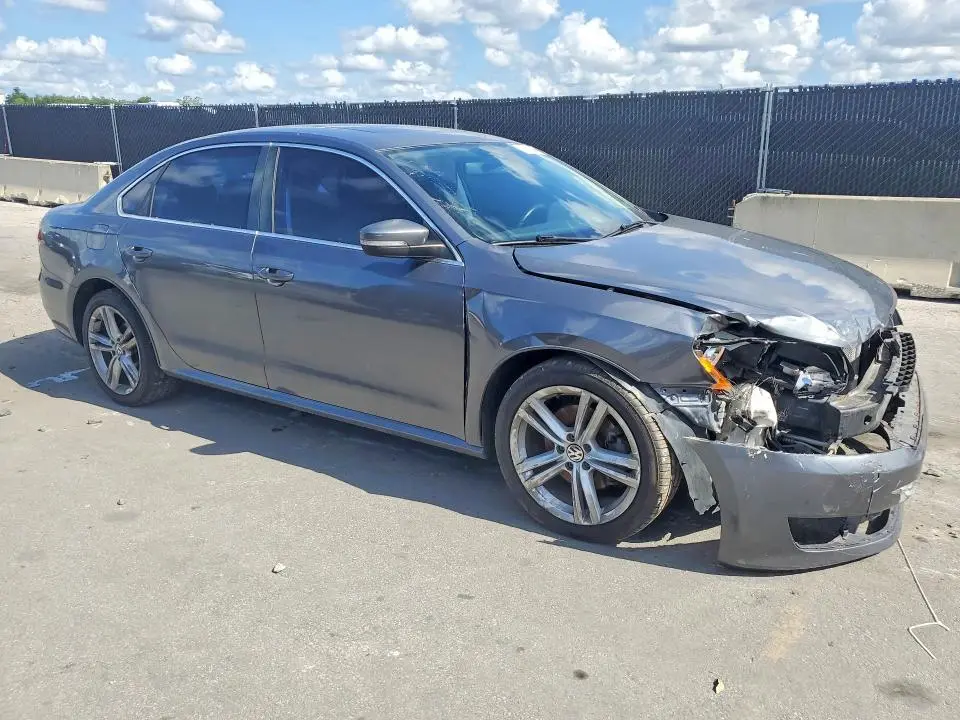 2014 VOLKSWAGEN PASSAT SE  