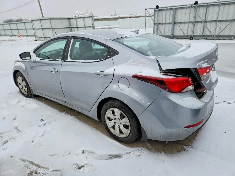 2016 HYUNDAI ELANTRA SE  