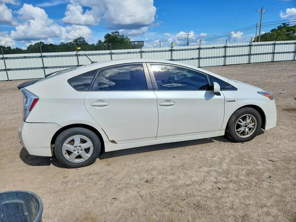 2010 TOYOTA PRIUS III  