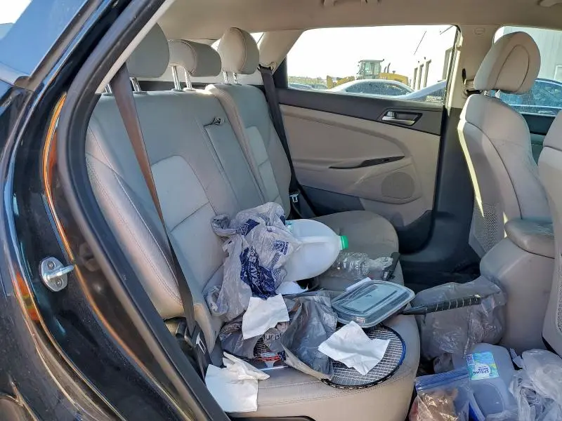 2018 HYUNDAI TUCSON SE  