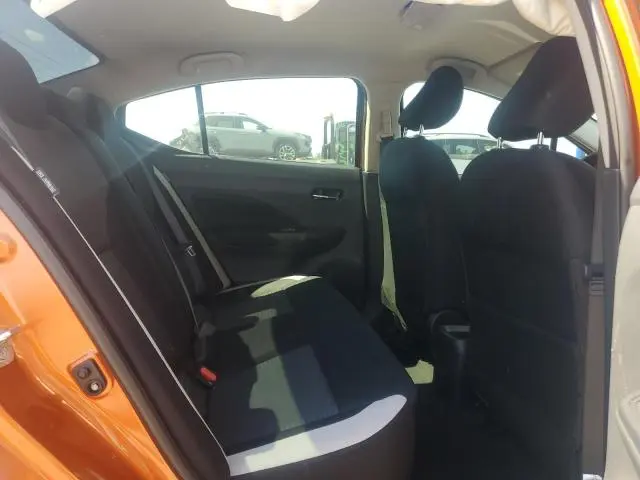 2022 NISSAN VERSA SV  