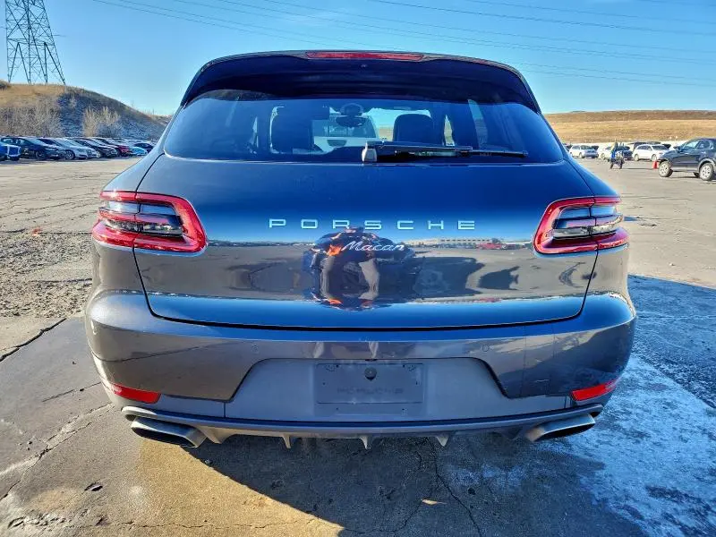 2017 PORSCHE MACAN   