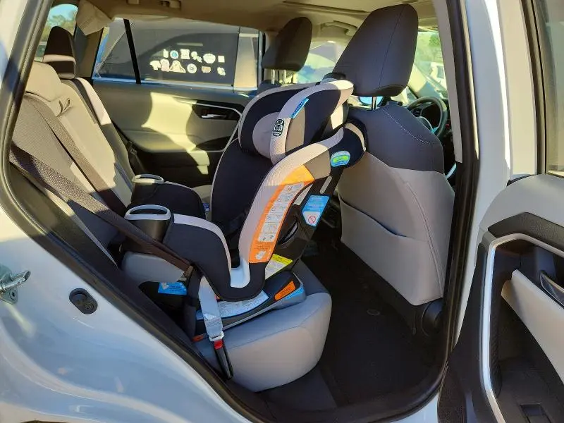 2019 TOYOTA RAV4 XLE  