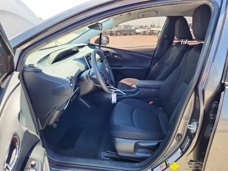 2021 TOYOTA PRIUS LE  