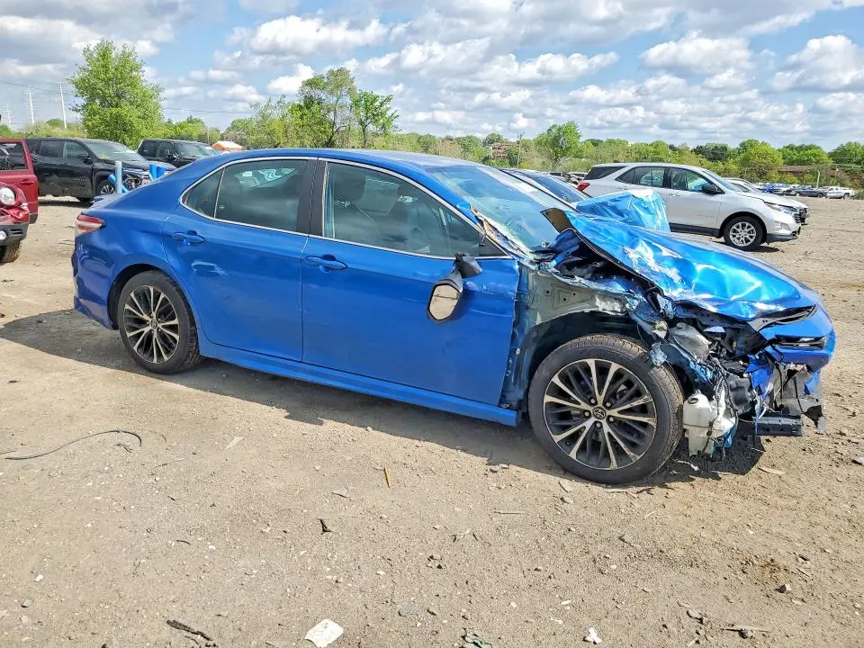 2020 TOYOTA CAMRY SE  