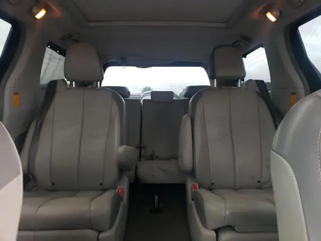2013 TOYOTA SIENNA XLE  