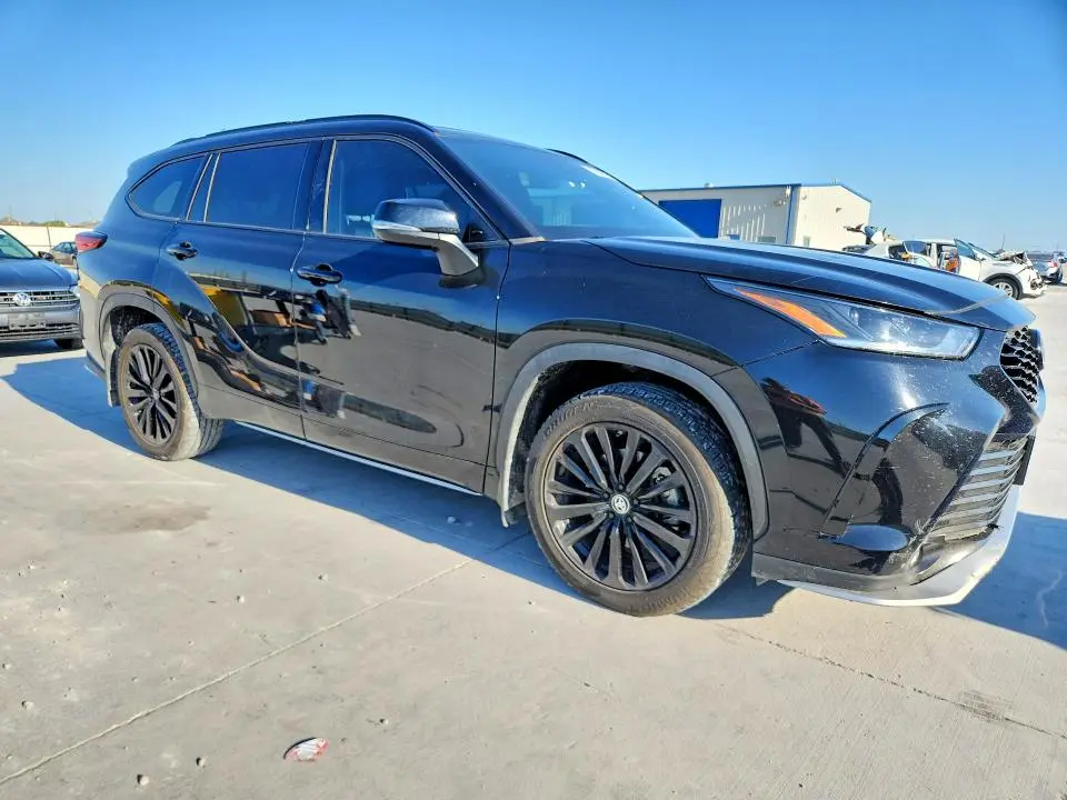 2023 TOYOTA HIGHLANDER XSE  