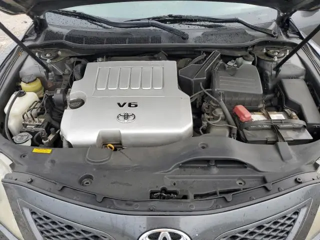 2011 TOYOTA CAMRY SE  