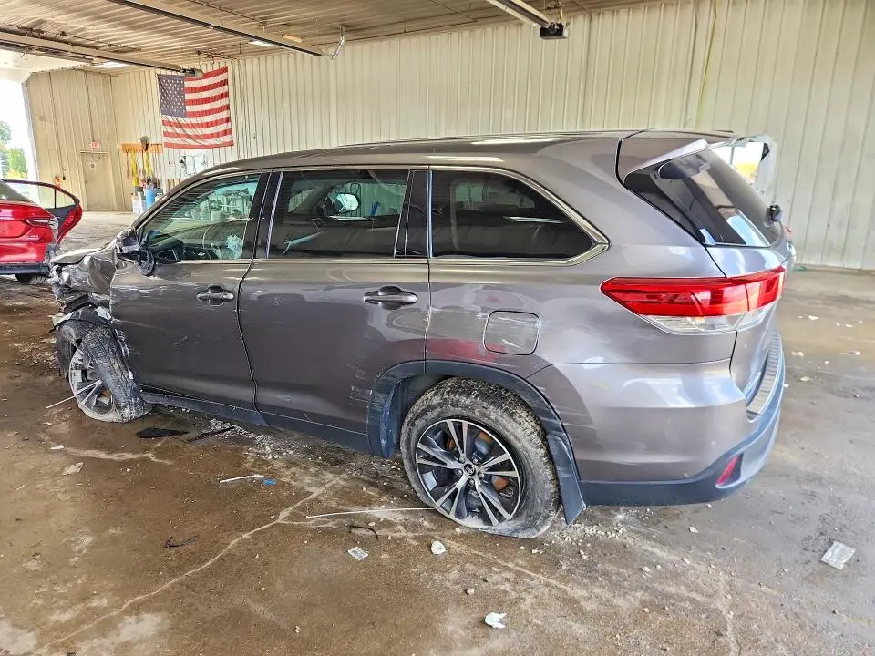 2019 TOYOTA HIGHLANDER LE  