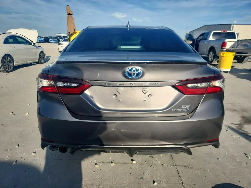 2021 TOYOTA CAMRY SE  