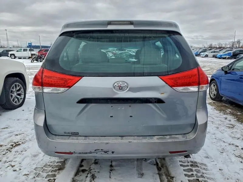 2014 TOYOTA SIENNA   