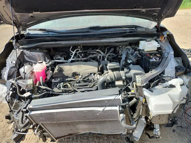2022 TOYOTA SIENNA XLE  