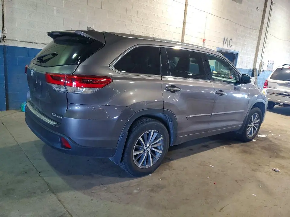 2018 TOYOTA HIGHLANDER XLE  