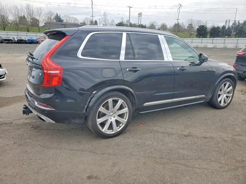 2017 VOLVO XC90 T8  