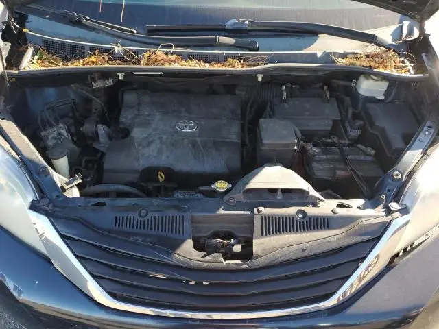 2011 TOYOTA SIENNA LE  