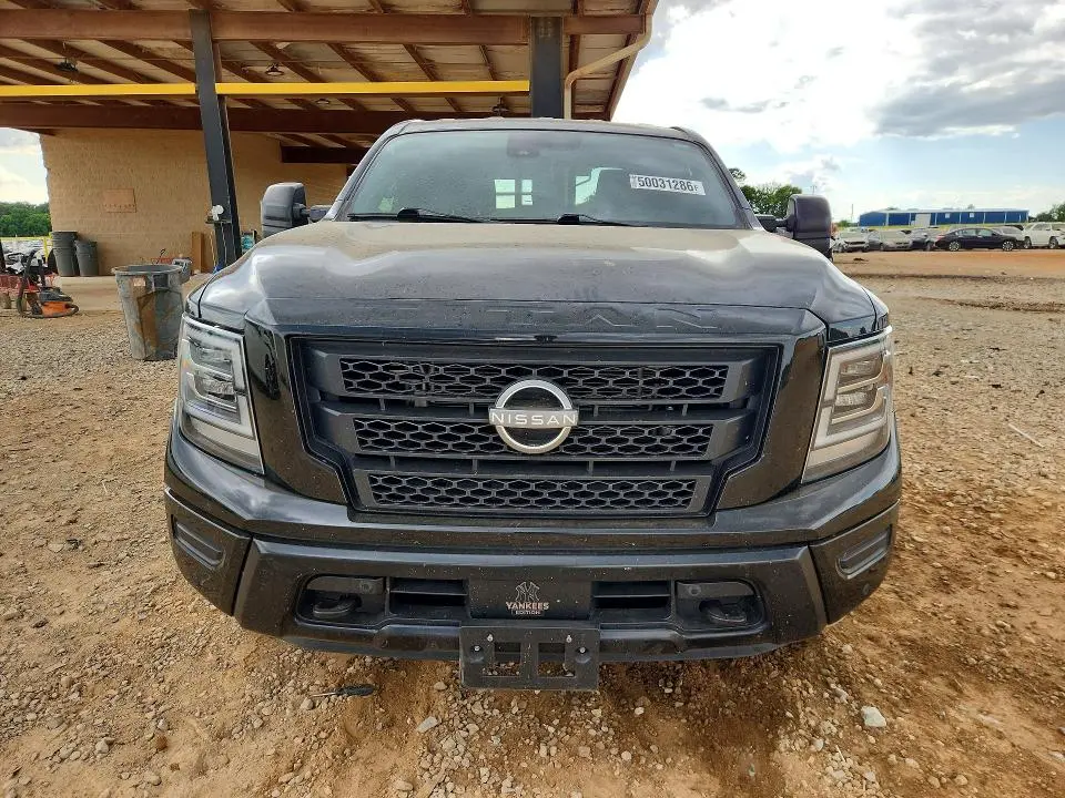 2024 NISSAN TITAN SV  