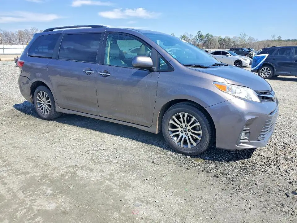 2020 TOYOTA SIENNA XLE 8-PASSENGER  