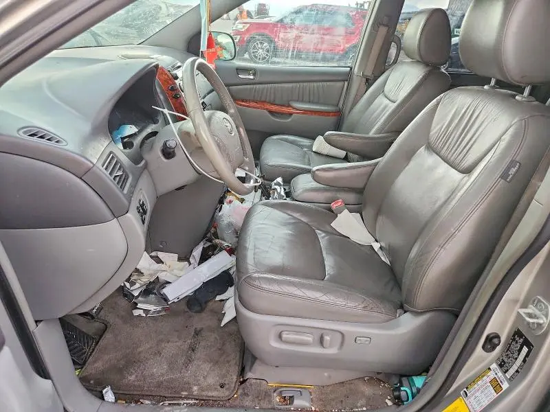 2010 TOYOTA SIENNA XLE  
