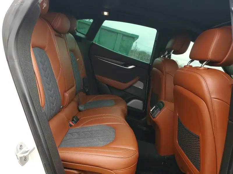 2020 MASERATI LEVANTE LUXURY  