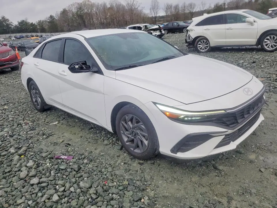 2024 HYUNDAI ELANTRA SEL  