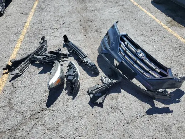 2018 HYUNDAI TUCSON SE  