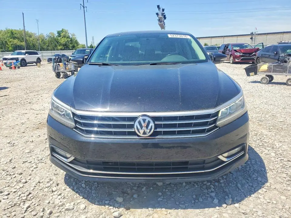 2018 VOLKSWAGEN PASSAT SE  