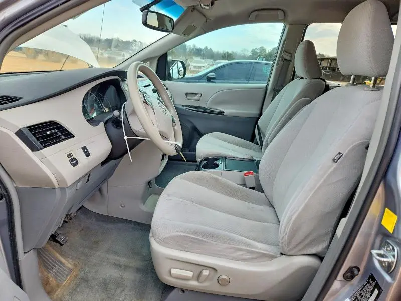 2011 TOYOTA SIENNA LE  