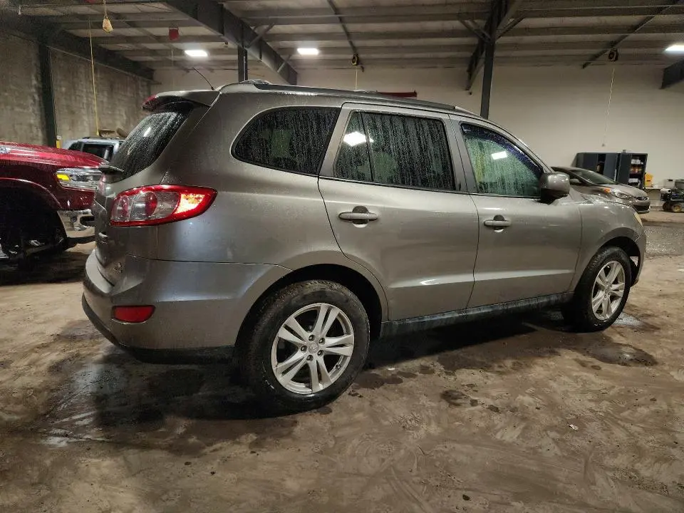 2011 HYUNDAI SANTA FE SE  
