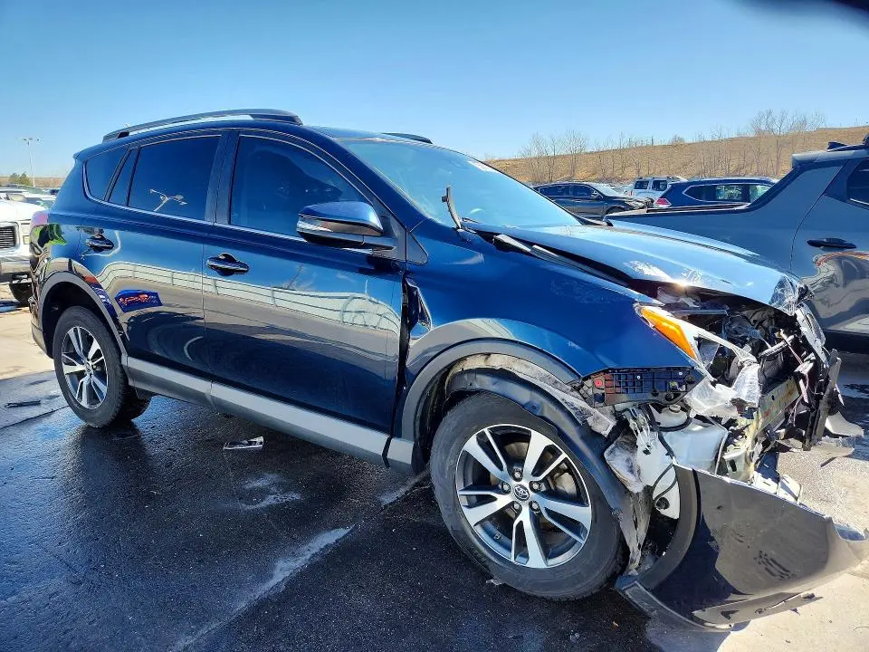 2017 TOYOTA RAV4 XLE  