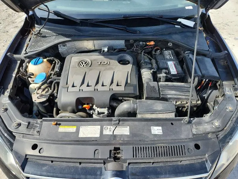 2013 VOLKSWAGEN PASSAT SE  