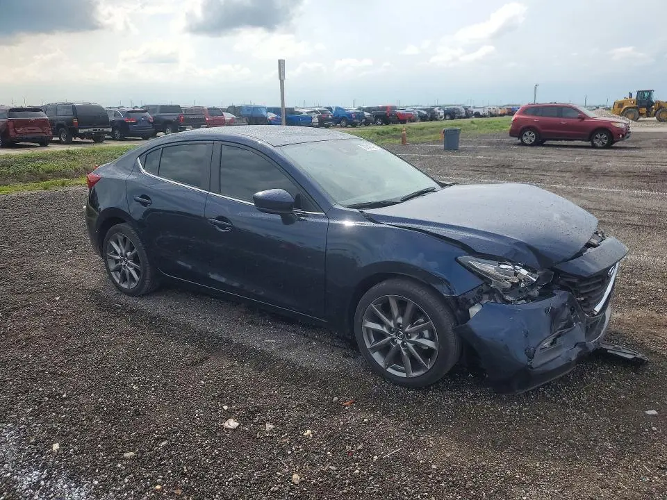 2018 MAZDA 3 TOURING  