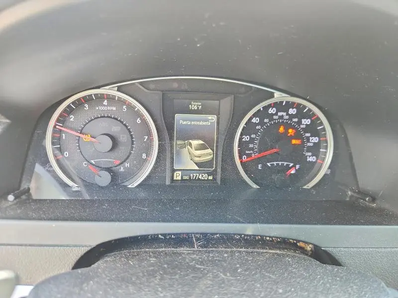 2017 TOYOTA CAMRY SE  