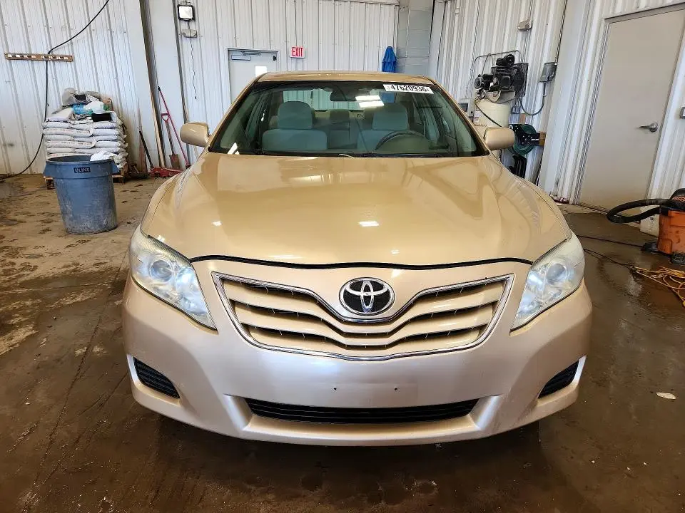 2010 TOYOTA CAMRY LE  