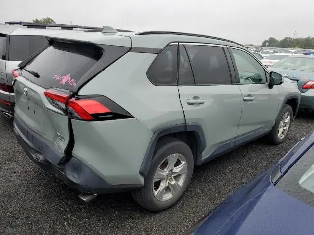 2021 TOYOTA RAV4 XLE  