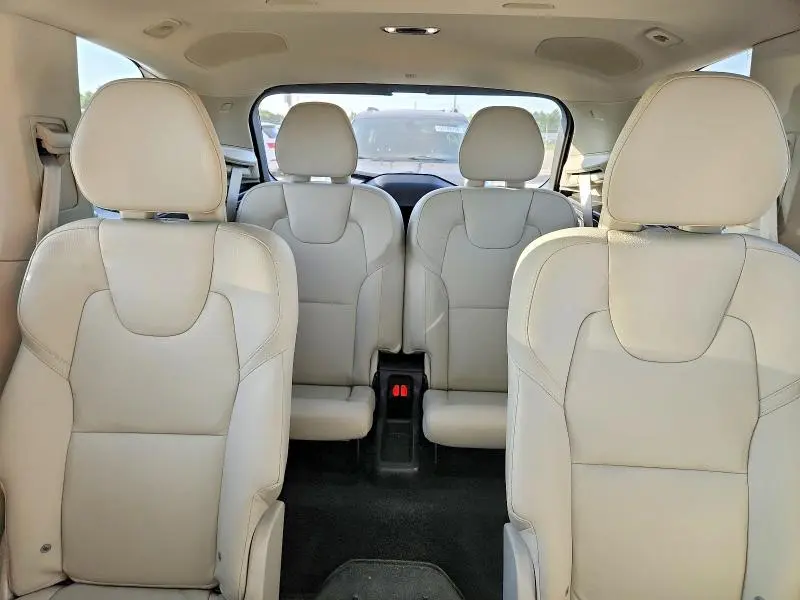 2022 VOLVO XC90 T6 MOMENTUM  