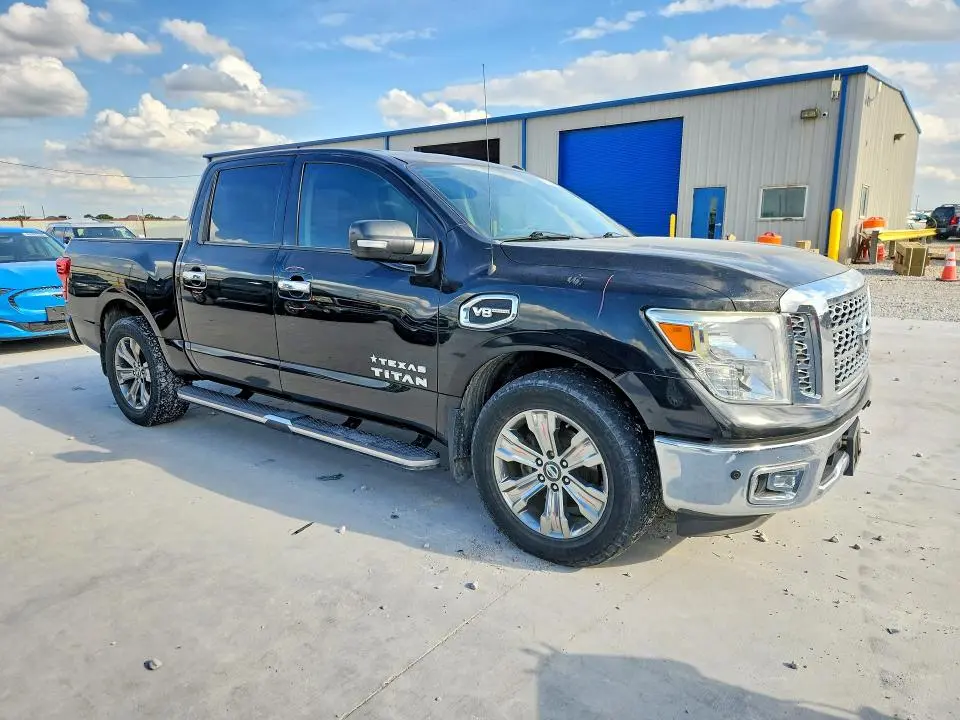 2017 NISSAN TITAN SV  