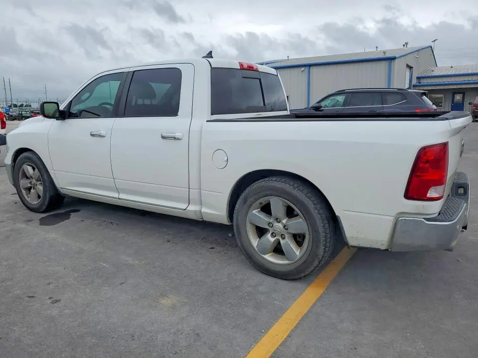 2016 RAM 1500 SLT  